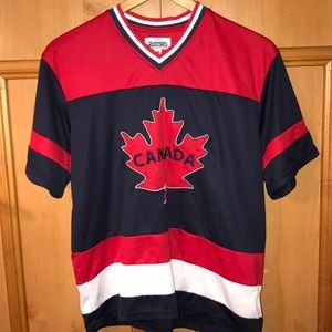 Youth small hockey shirt with Canada leaf on chest